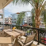 Luxury Coastal Retreat, Mountain View Balcony With Palm Trees & Parking