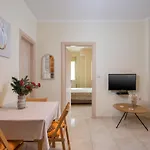 Luxury Coastal Retreat, Mountain View Balcony With Palm Trees & Parking