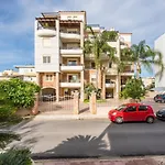 Luxury Coastal Retreat, Mountain View Balcony With Palm Trees & Parking